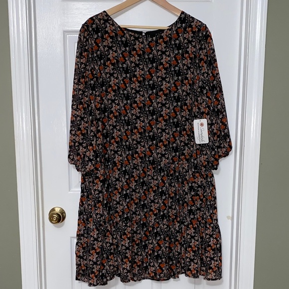 Hayden Los Angeles Dresses & Skirts - Hayden Los Angeles  Floral Long Sheer Sleeve Dress in Black, tan and orange. NWT